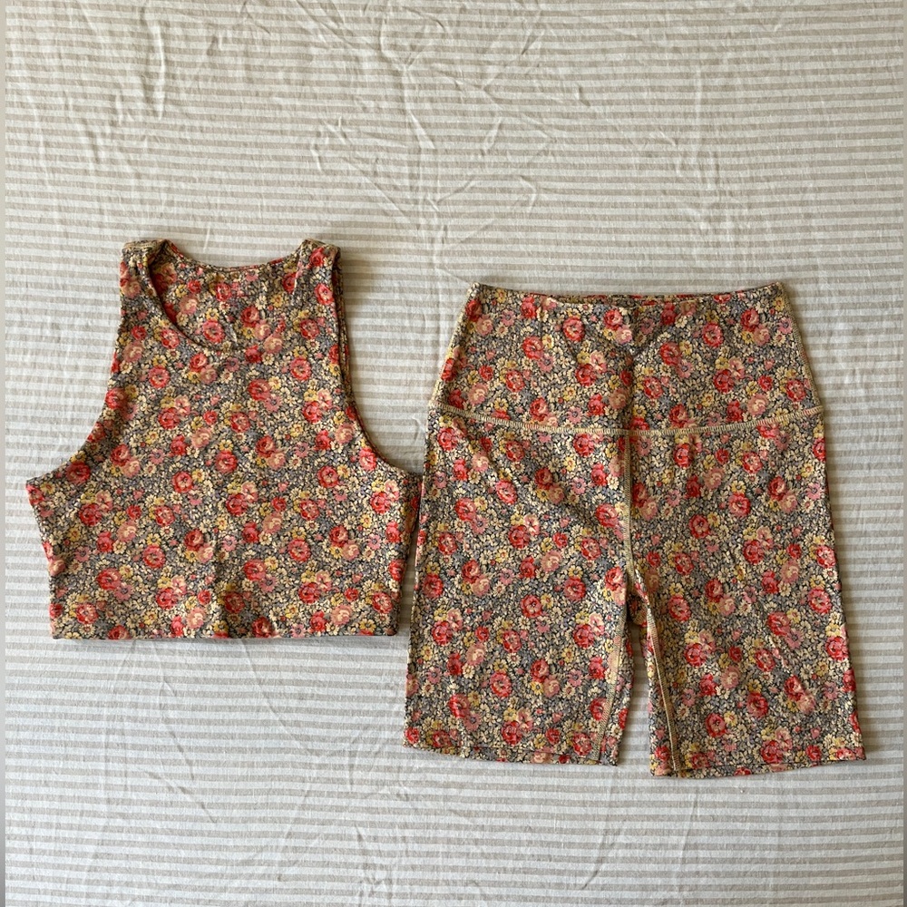 THE GREAT x Eddie Bauer Floral Print Top (S) and Hiking Bike Shorts (M) Set